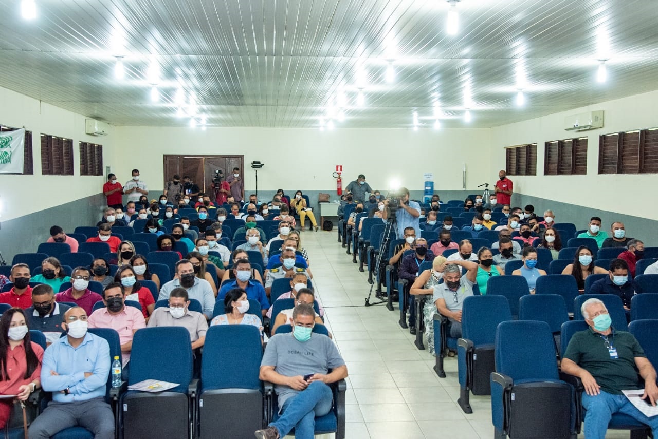 A audiência contou com a participação de membros da sociedade civil organizada e de órgãos afins ao tema
