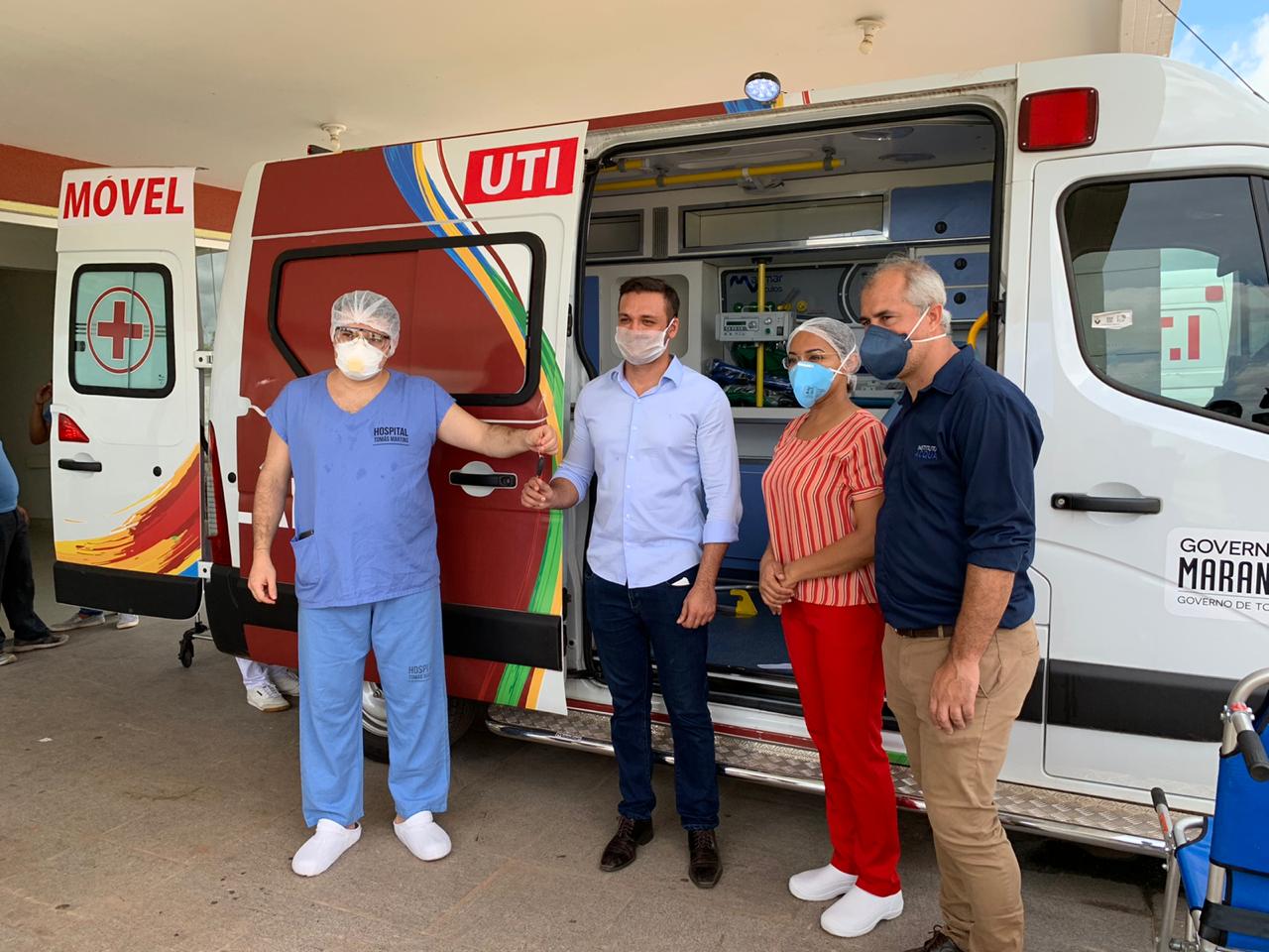 Felipe dos Pneus entrega ambulância com U.T.I em Santa Inês 