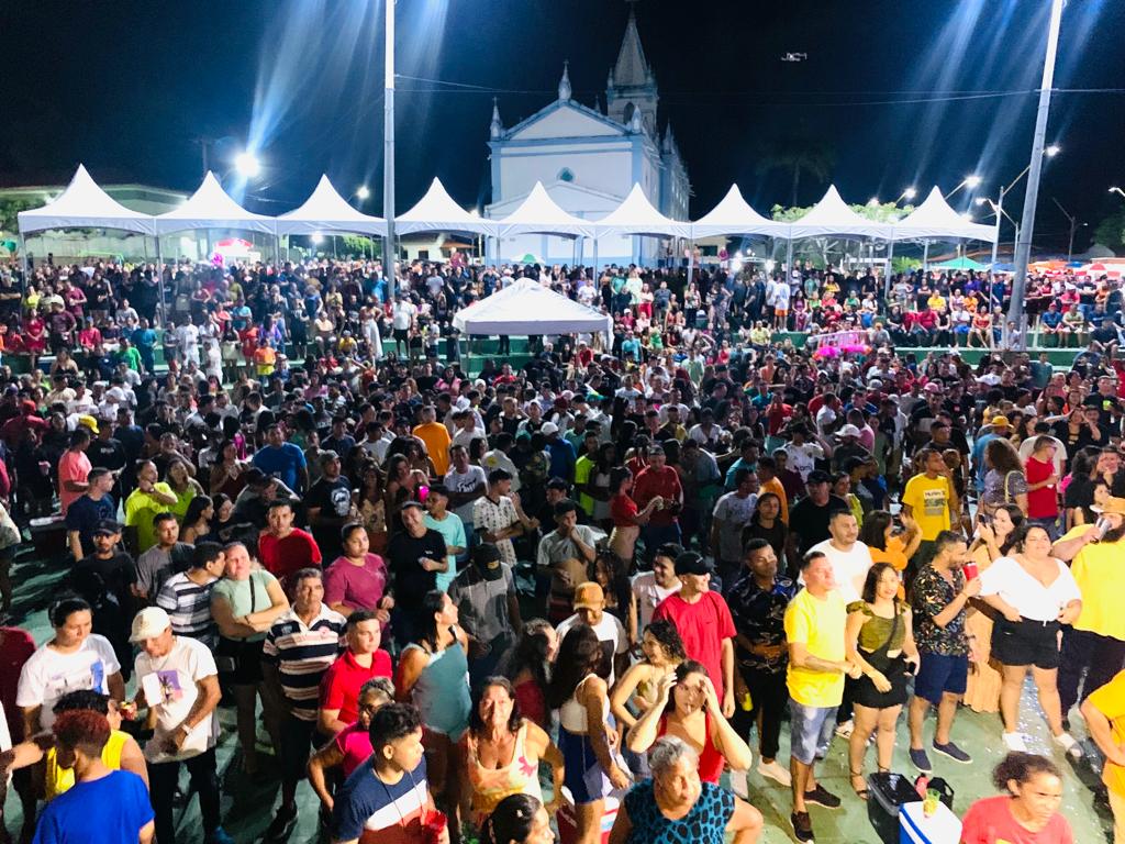 Comemoração reuniu centenas de pessoas em praça de Araioses