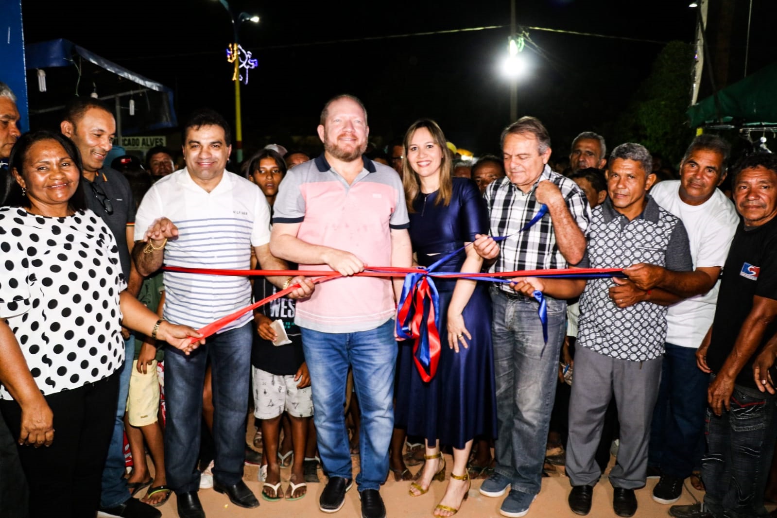 Corte da fita inaugural do Estádio Doutorzão, em Centro do Guilherme, que completou 25 anos de emancipação política