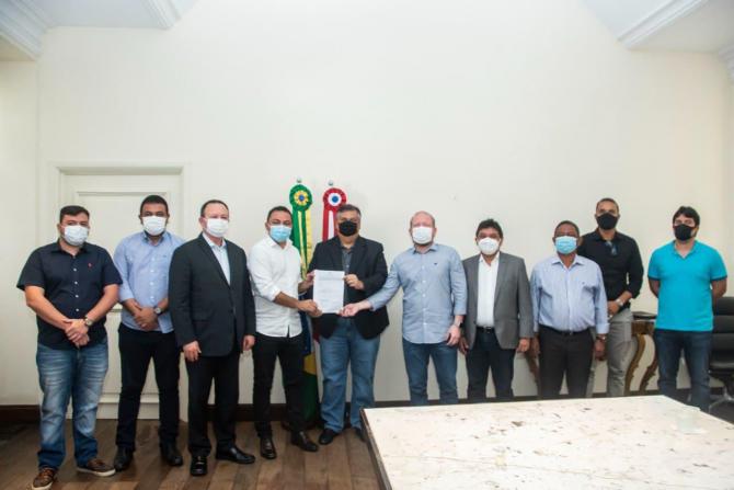 Presidente da Assembleia participa de ato para autorização da reforma de hospital em São Vicente Férrer
