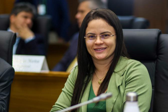 Deputada Fabiana Vilar propõe criação de programa de Incentivo à Musicoterapia no Maranhão