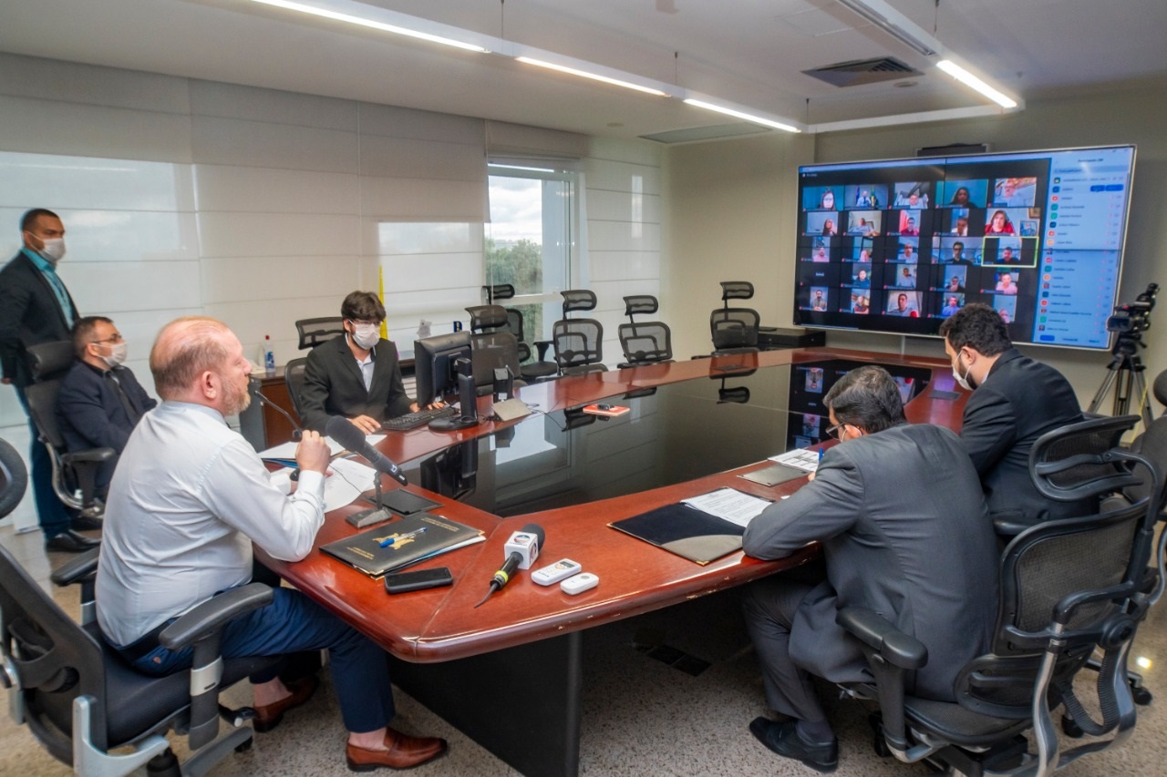 A primeira Sessão Extraordinária remota por videoconferência foi conduzida pelo deputado Othelino, da sala da Presidência