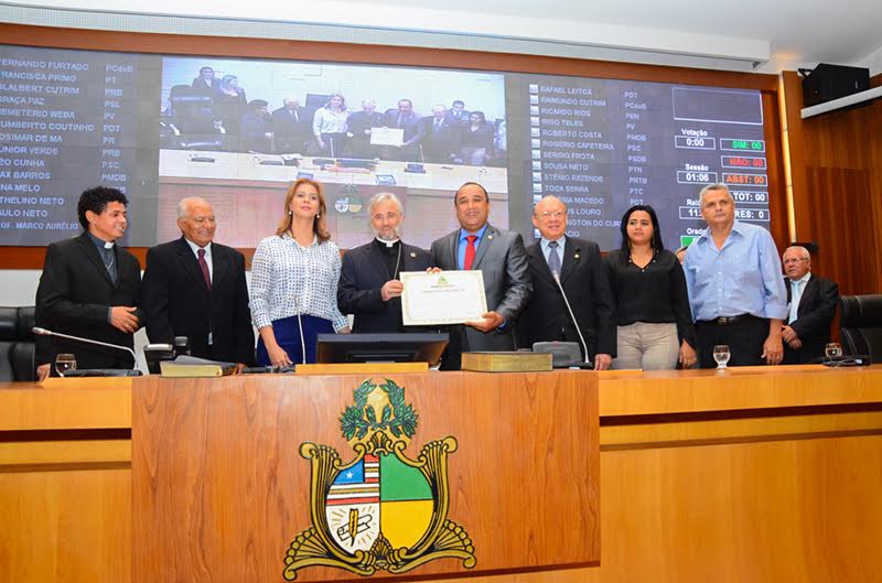 Deputado Roberto Carlos fica feliz em conhecer Bispo Bruno Leonardo