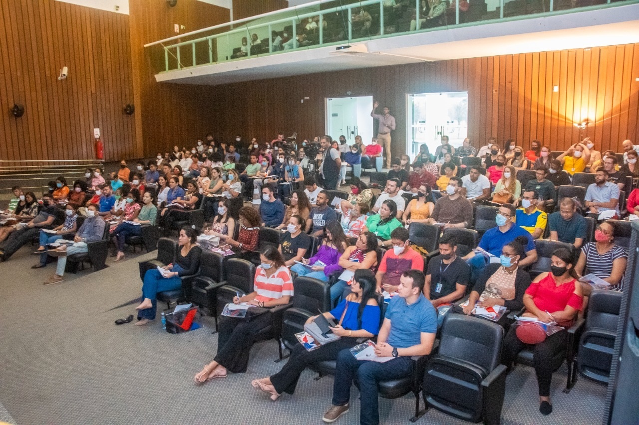 Alunos da terceira turma do curso de Regimento Interno assistem à aula sobre termos técnicos e regras específicas sobre o assunto