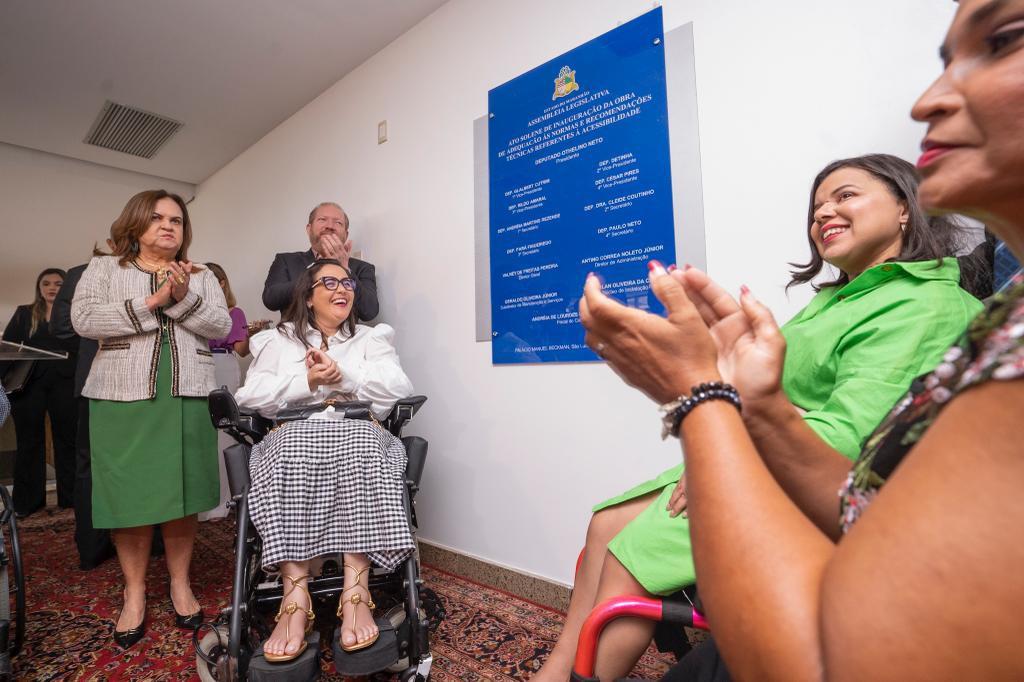 Andreia Rezende participa da inauguração de obras de acessibilidade na Assembleia