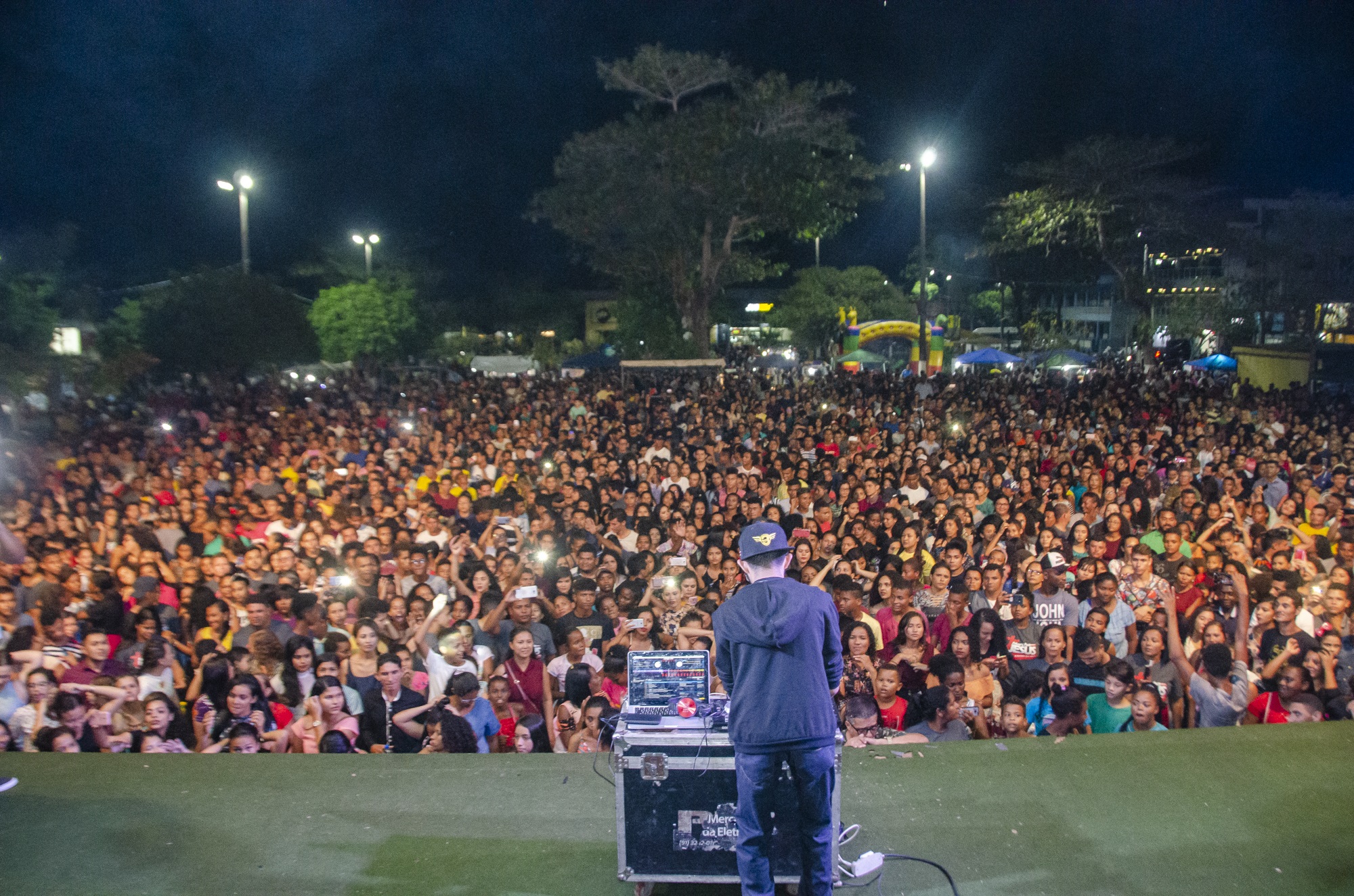 Encerramento da Marcha para Jesus em Pinheiro reuniu milhares de pessoas na Praça José Sarney