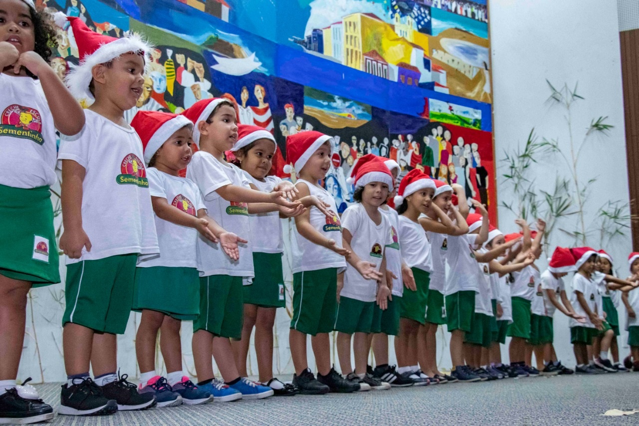 Na Cantata Natalina, os pequeninos entoaram canções tradicionais da época e promoveram momentos emocionantes