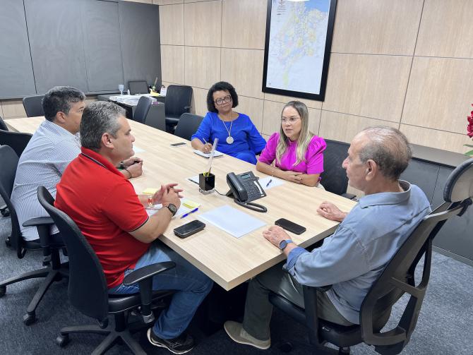 Deputado Júnior França garante reforma da Praça Abdon Braide e outros benefícios a Santa Luzia