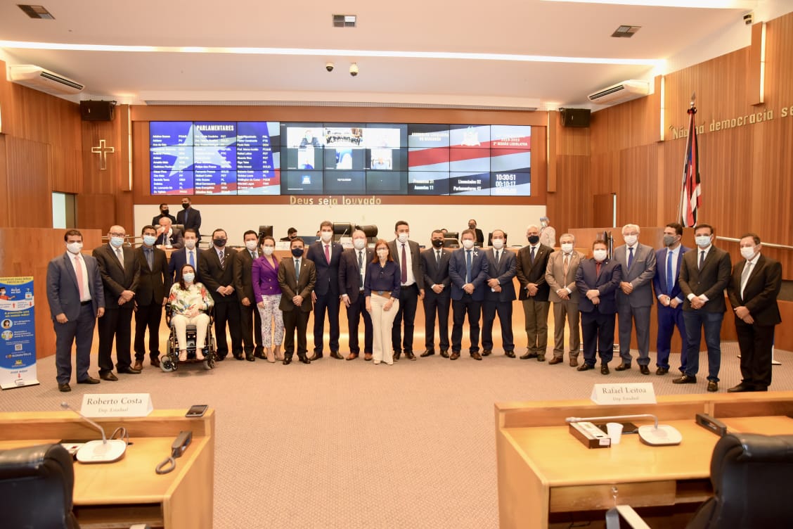 Eduardo Braide é recepcionado pelos deputados estaduais durante visita ao Plenário Nagib Haickel