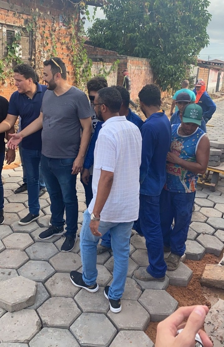 Yglésio vistoria obras de infraestrutura urbana em Paço do Lumiar, executadas com emenda de sua autoria
