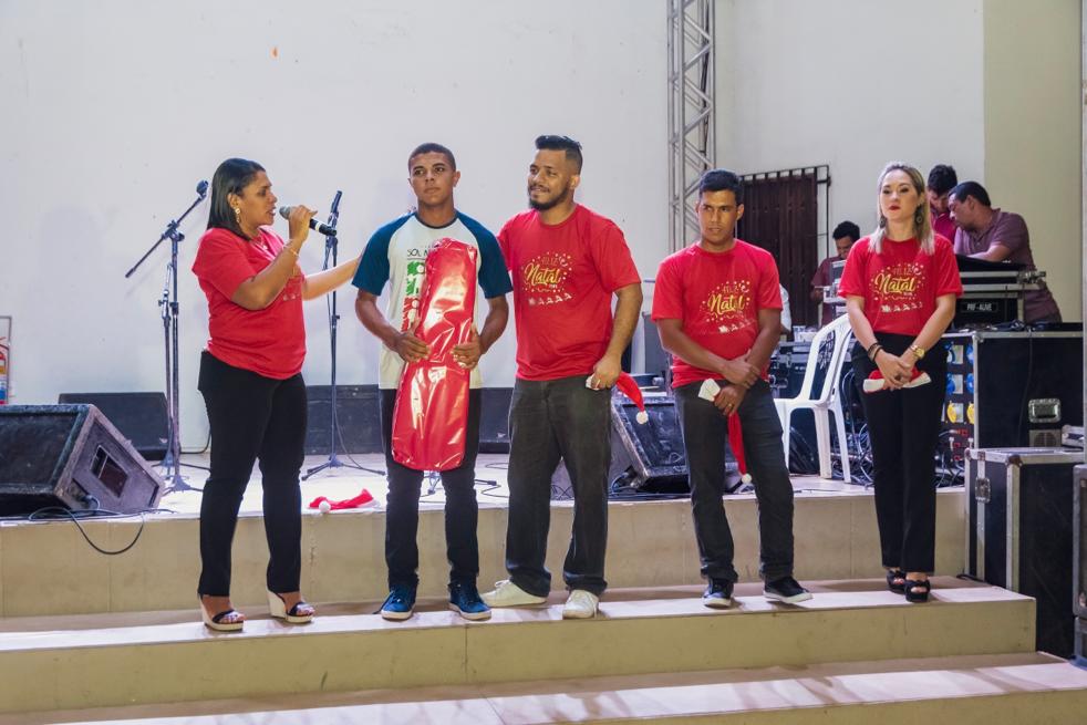 A coordenadora do programa Sol Nascente, Cynthia Vieira, fala sobre a importância da ação durante o momento das premiações