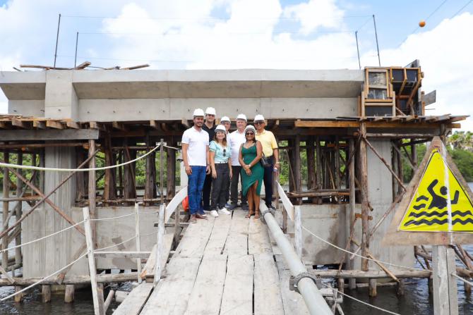 Iracema Vale participa de vistoria da ponte sobre o Rio Preguiças em Barreirinhas
