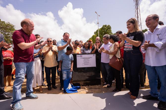 Othelino acompanha Brandão na entrega de escolas e Praça da Família em Guimarães 