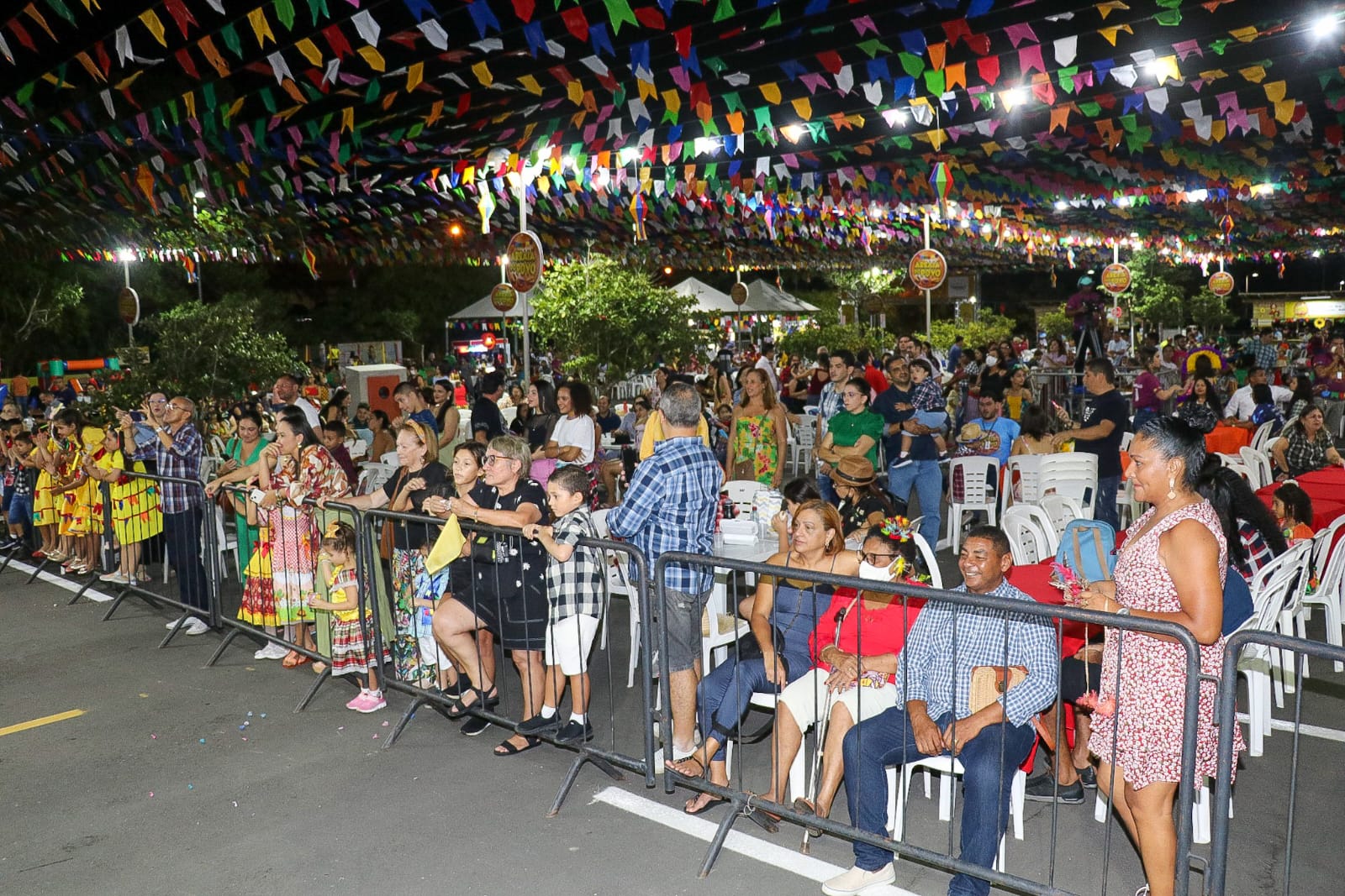 Público marcou presença em grande número na primeira noite do