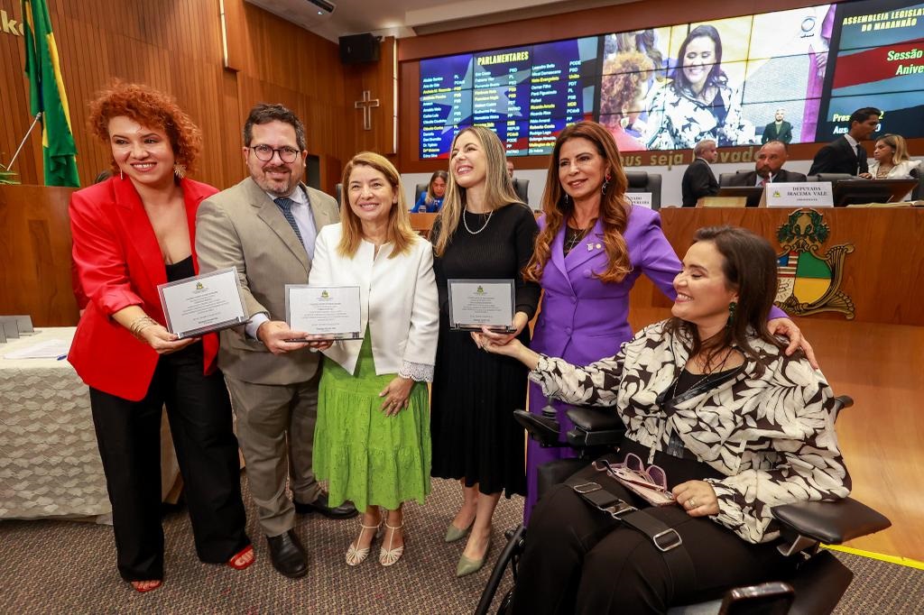 Representantes de órgãos e entidades ligadas à luta em favor das mulheres foram homenageadas na sessão solene 