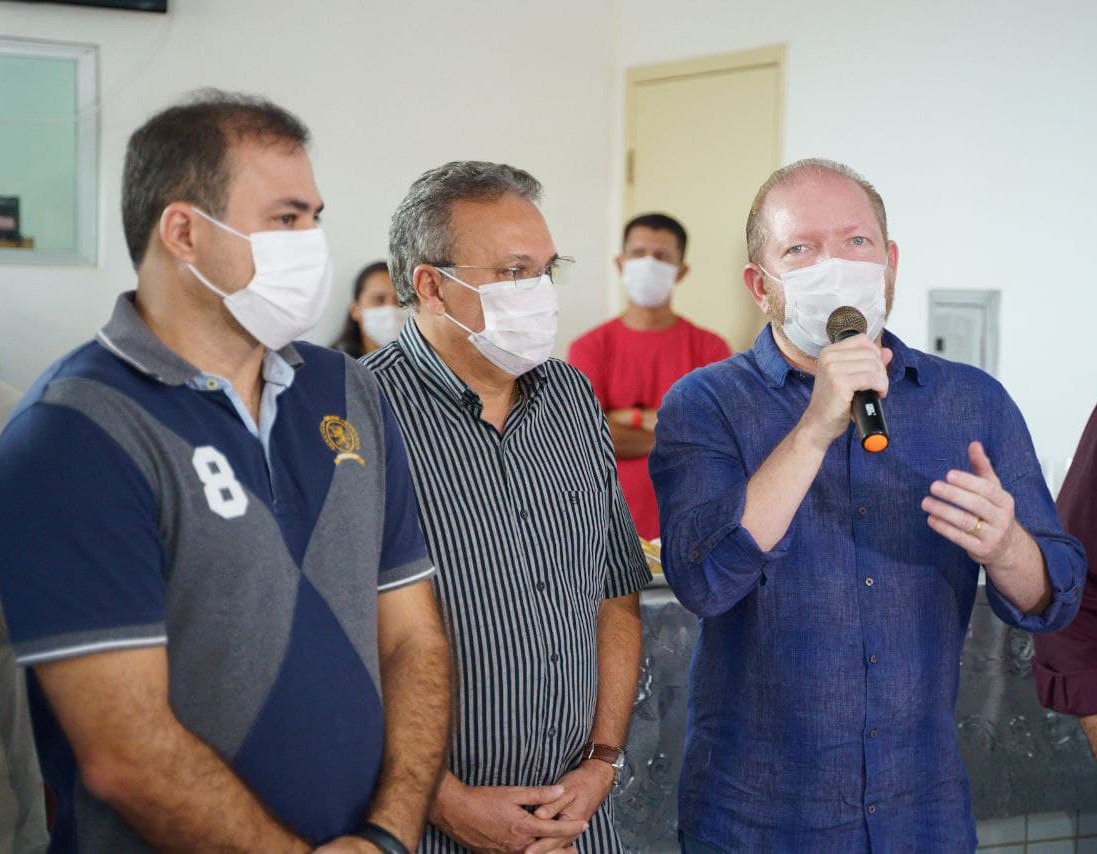 Presidente da Assembleia durante visita ao Hospital Municipal de Santa Helena,  ao lado do prefeito, Zezildo Almeida, e do vice, Joãozinho Pavão