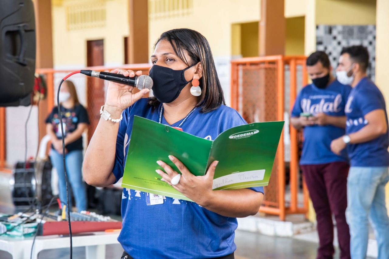 Chintya Vieira falou em nome da presidente do Gedema, Ana Paula Lobato, agradecendo a presença dos alunos e seus familiares