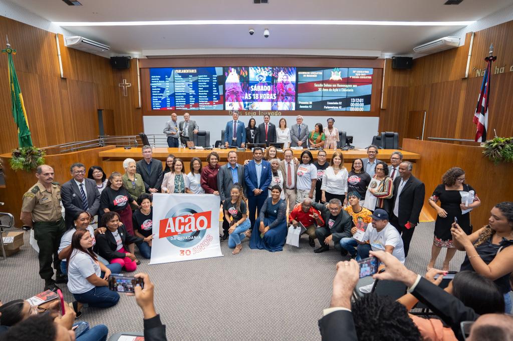 A solenidade contou com a presença de voluntários homenageados e representantes de entidades ligadas à ação