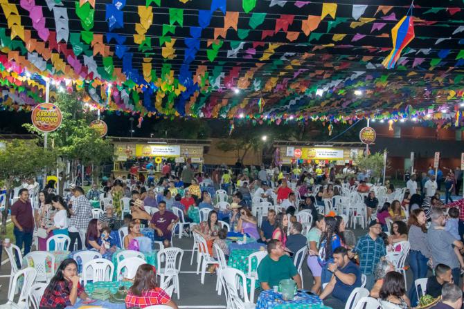 Público prestigia e festeja a cultura popular maranhense na primeira noite do 