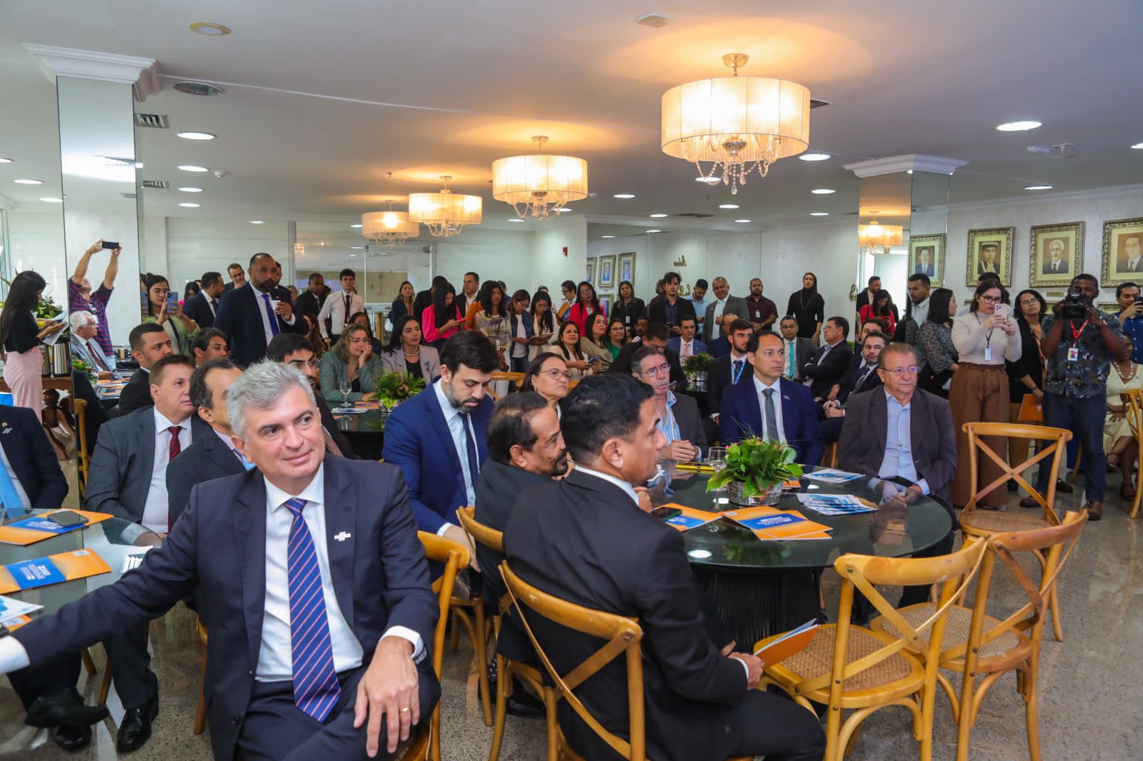 Deputados estaduais participam da reunião com equipe do Sebrae visando ao apoio para melhoria dos pequenos negócios