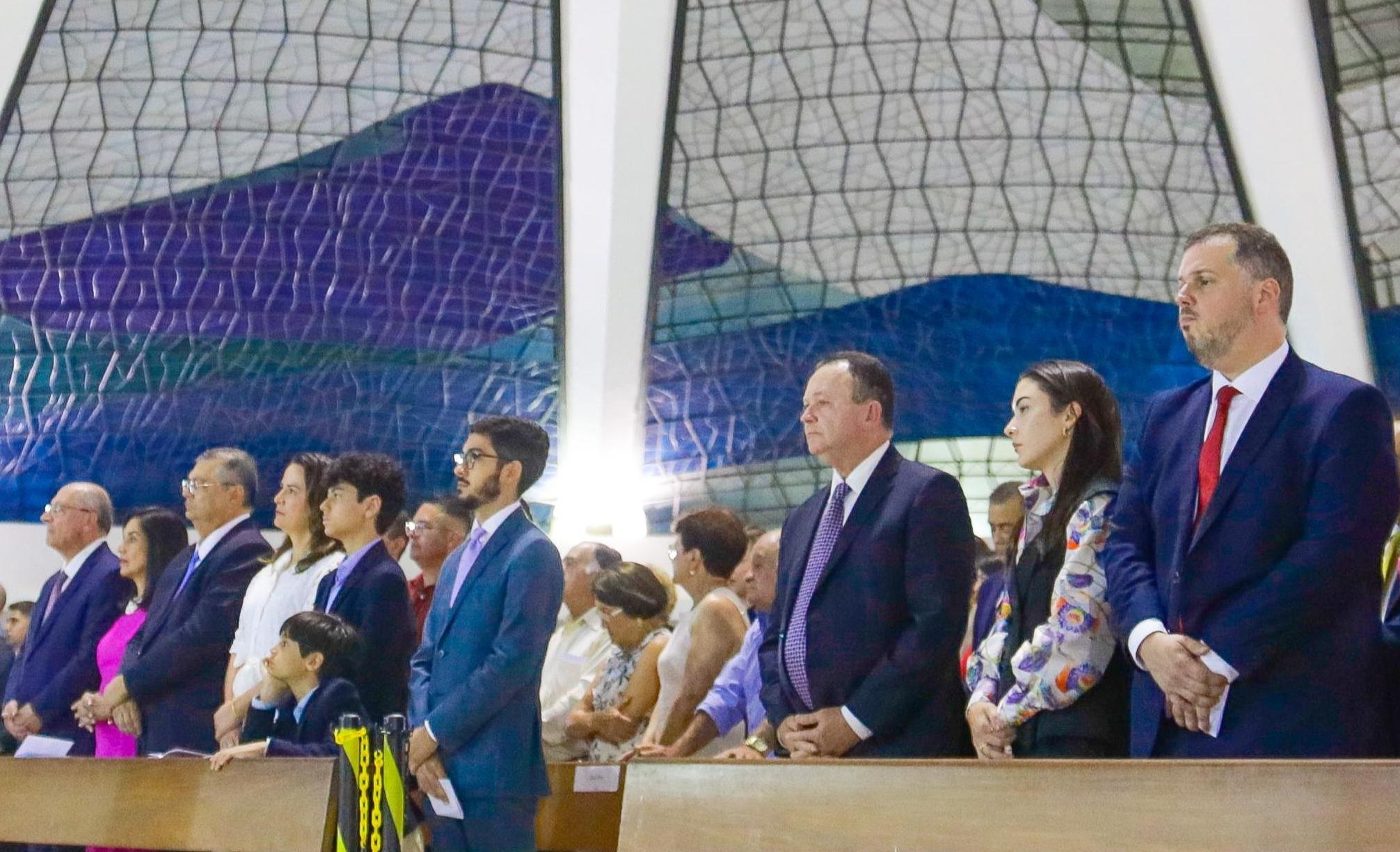 Deputado Rodrigo Lago e demais autoridades na missa em ação de graças pela sua posse