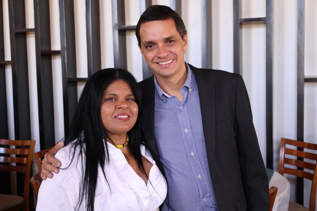 Ministra Sônia Guajajara chega ao Maranhão para receber honraria proposta por Ricardo Arruda