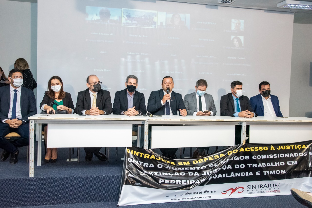 Deputado Vinícius Louro coordenou o debate, com a participação de operadores do Direito, parlamentares e representantes da sociedade civil organizada