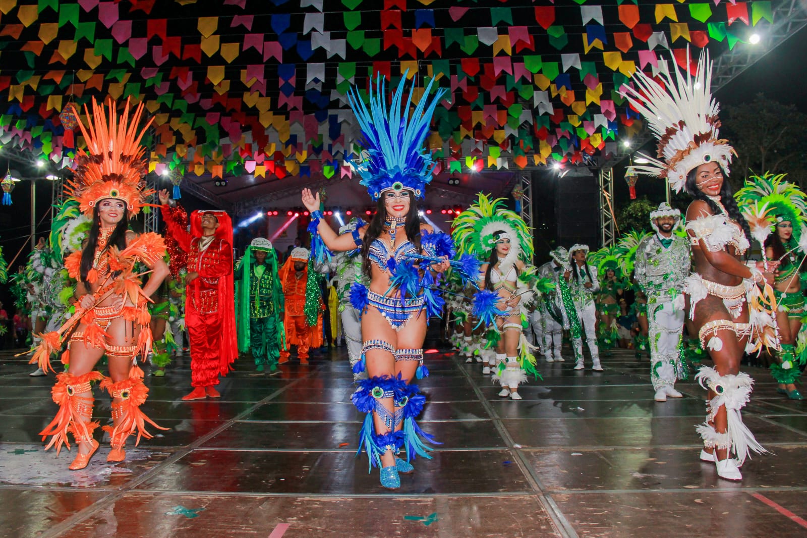 Boi de Sonhos, sotaque de orquestra, mostrou ginga, coloridas indumentárias e belas toadas