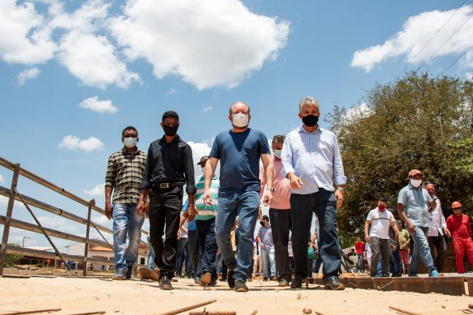 Obra de ponte indicada por Othelino em Timbiras entra em fase de conclusão 