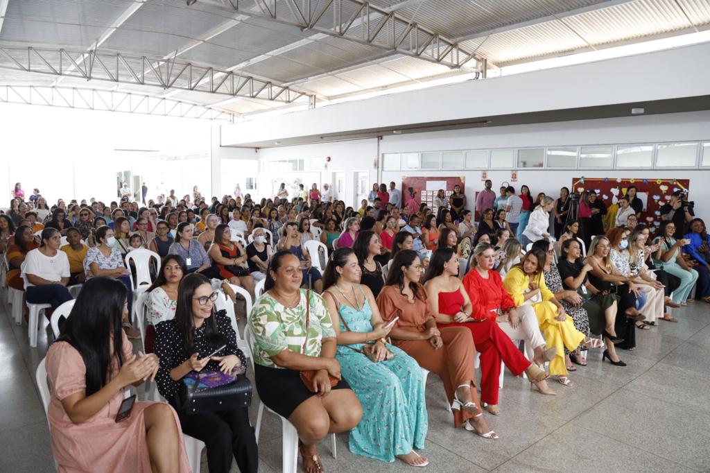 Mães de alunos da Creche-Escola Sementinha são homenageadas em evento marcado por muita emoção