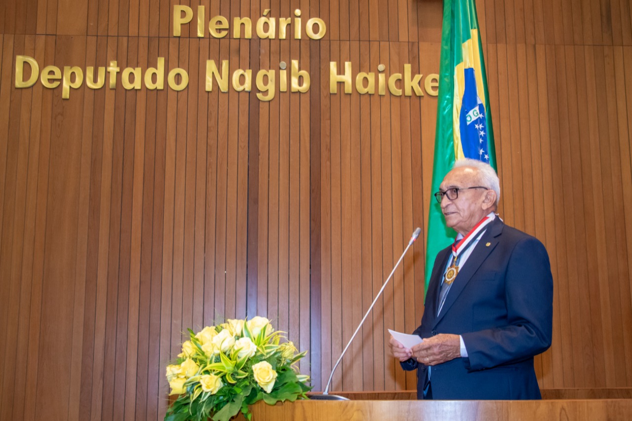 Costa Ferreira agradeceu o reconhecimento da Assembleia a sua trajetória política e religiosa 