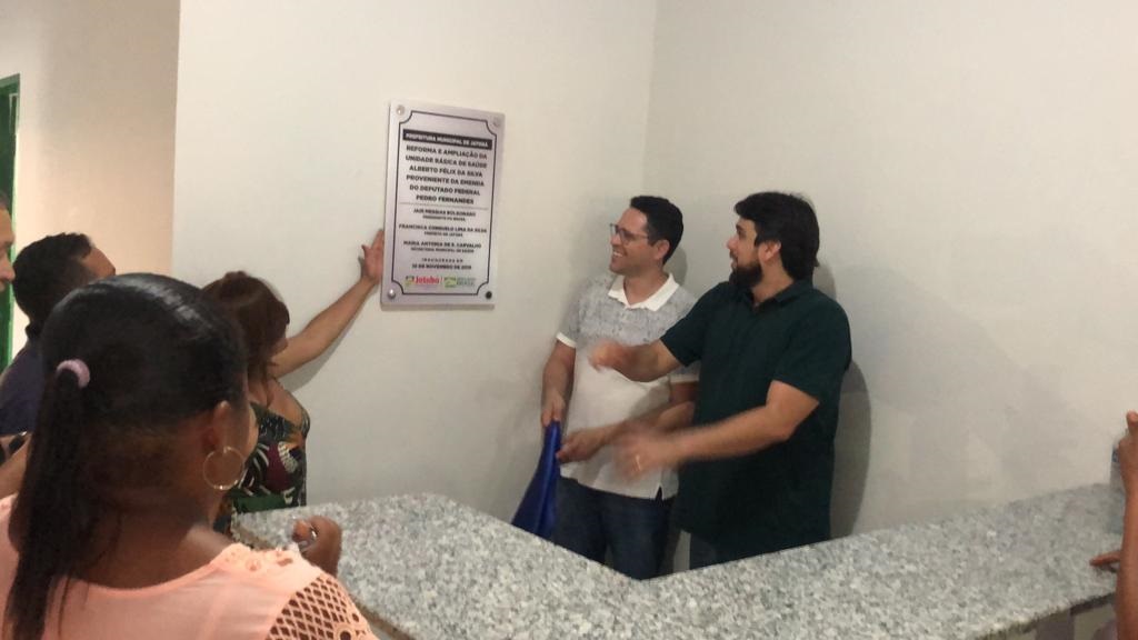 Ciro Neto e Pedro Fernandes participam do descerramento da placa inaugural da UBS