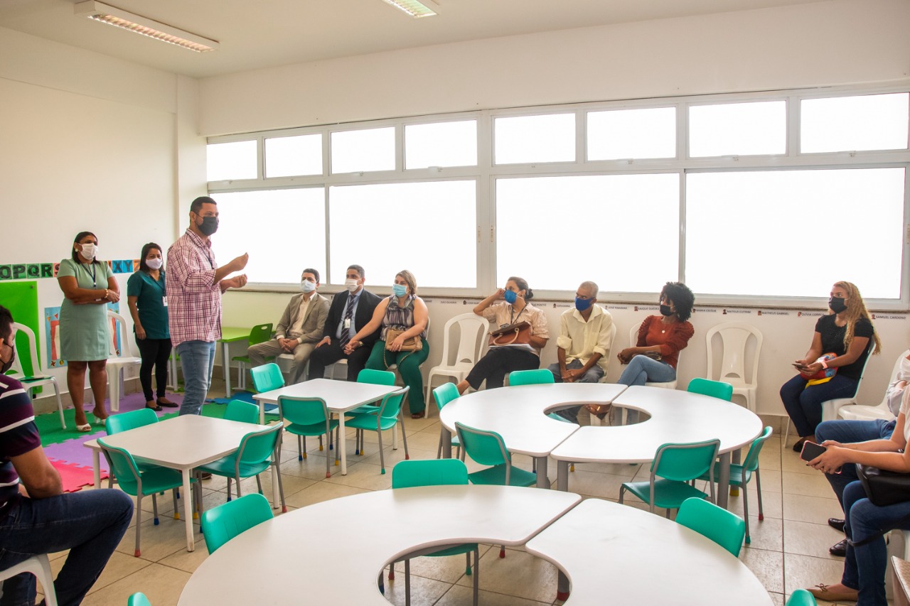 Reunião de pais e mestres na Creche-Escola Sementinha