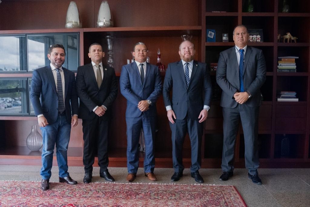 Othelino, coronel Leite, deputado Ricardo Rios, Cel. Marcelo Jinkigs e Cel. Alexandre Magno, durante reunião na Alema