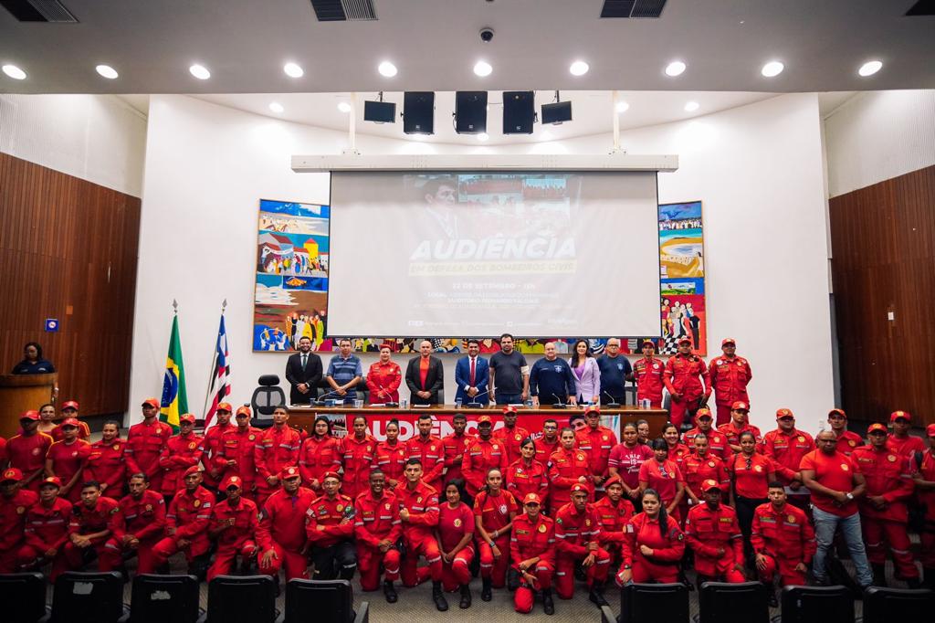 Bombeiros civis participaram da audiência pública, realizada na tarde desta sexta-feira 