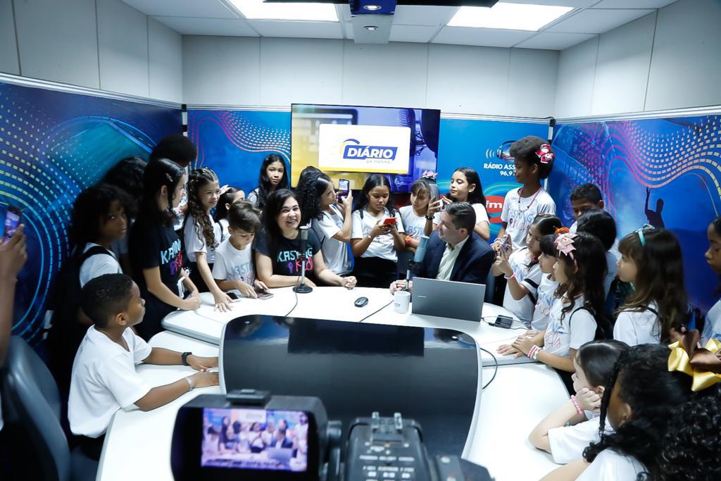 Idealizadora do projeto, Karla Bianca, e alunos do projeto participaram do programa 