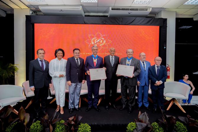 Antônio Pereira participa de solenidade de entrega da Medalha da Ordem do Mérito Industrial da Fiema