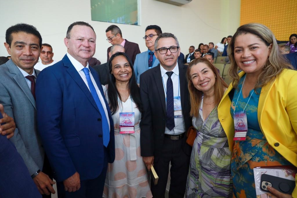 Iracema Vale, Carlos Brandão, deputados federal Pastor Gil, e estadual Mical Damasceno e demais autoridades