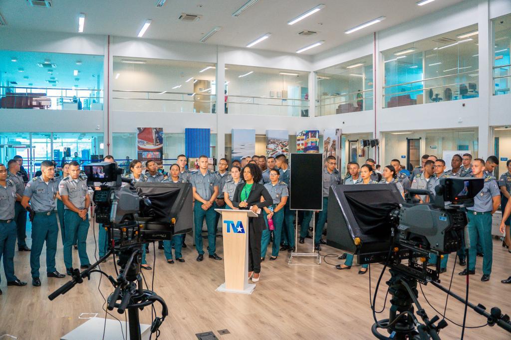 Alunos do Curso de Formação de Oficiais fazem visita técnica ao Complexo de Comunicação 