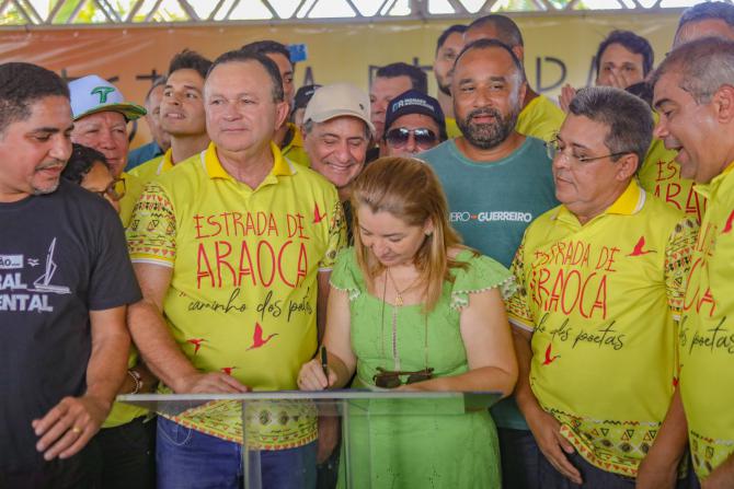 Iracema Vale afirma que pavimentação da estrada que dá acesso à Praia de Araoca impulsiona turismo na região 