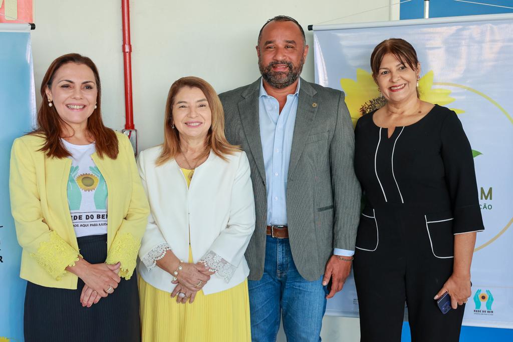 Presidente Iracema Vale com a promotora Cristiane Lago, deputado Roberto Costa e a diretora de Comunicação da Alema, Jacqueline Heluy