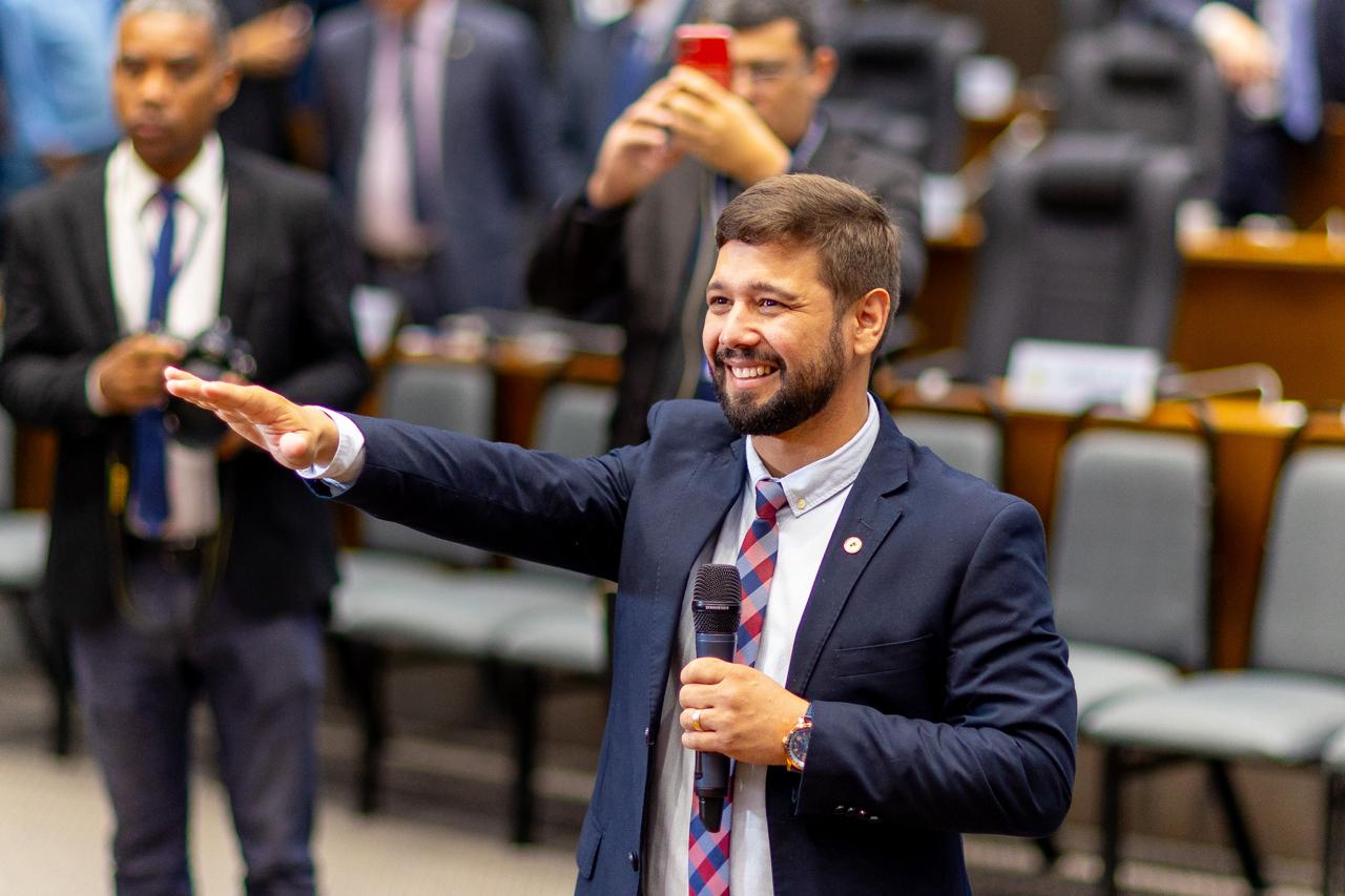 Ricardo Seidel fez o juramento e recebeu as boas-vindas dos demais parlamentares