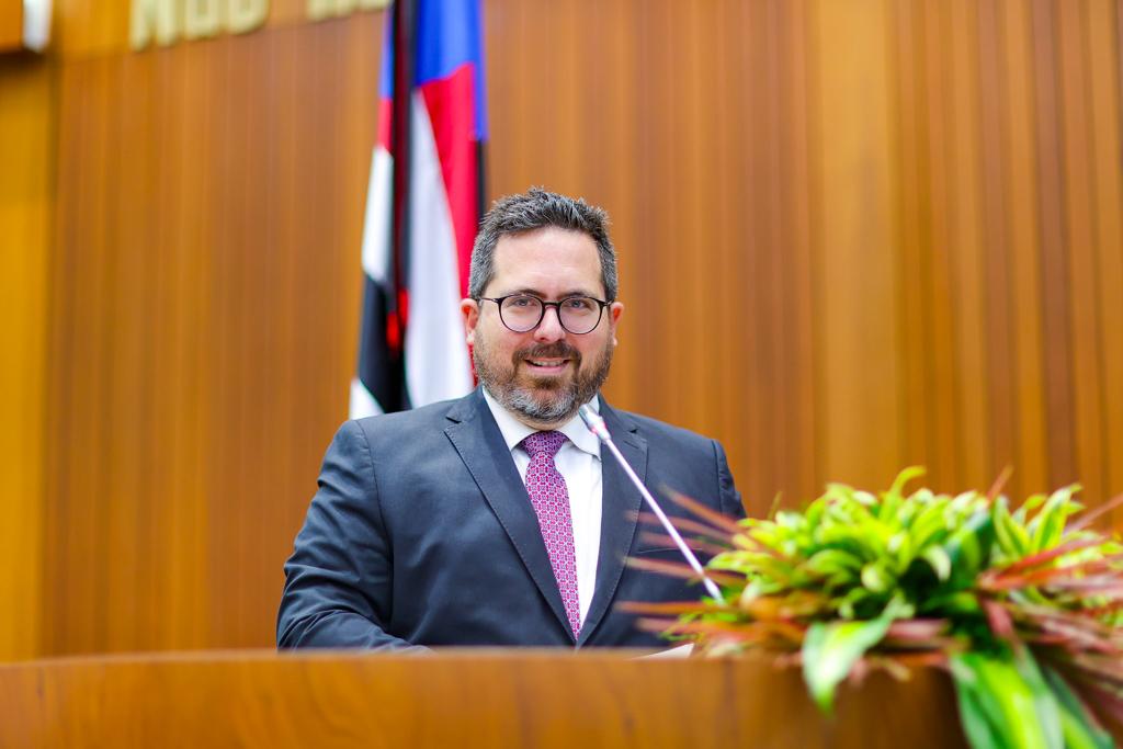 O defensor público geral do Maranhão, Gabriel Furtado, agradeceu a homenagem durante seu discurso na tribuna 