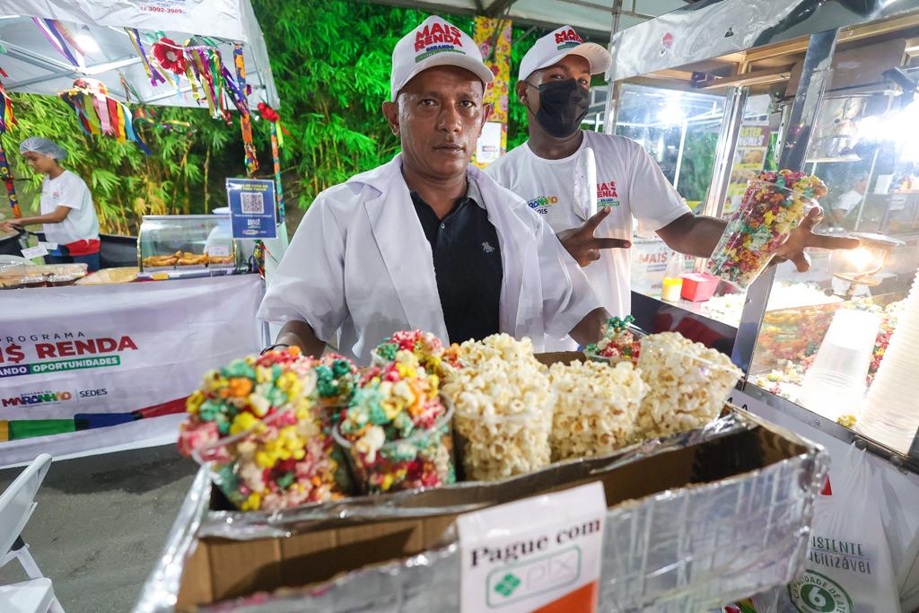 Beneficiários do Mais Renda comercializaram lanches diferenciados no Arraial da Assembleia