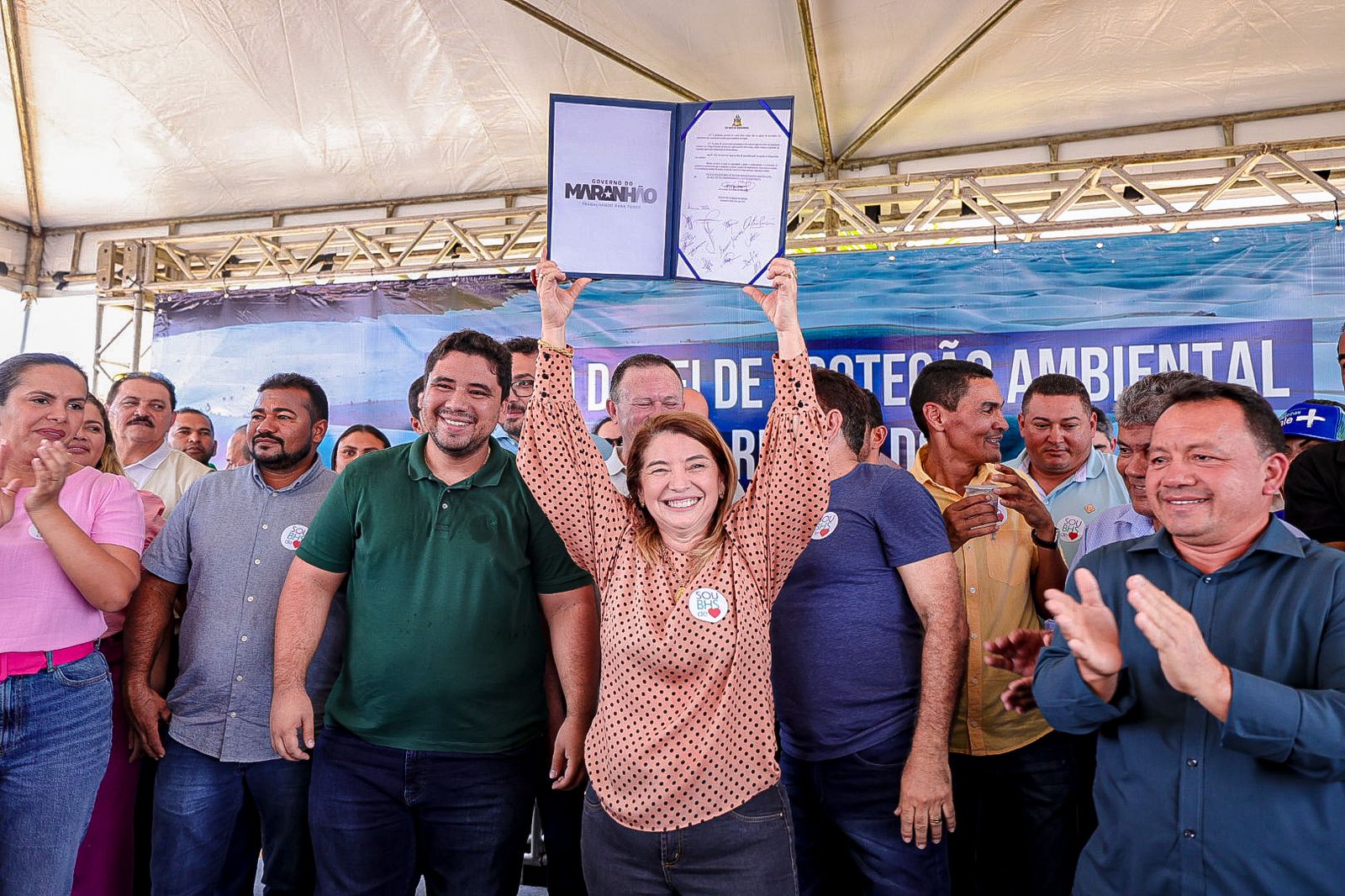 Deputada Iracema Vale comemorou a sanção da lei oriunda de projeto de sua autoria durante o ato