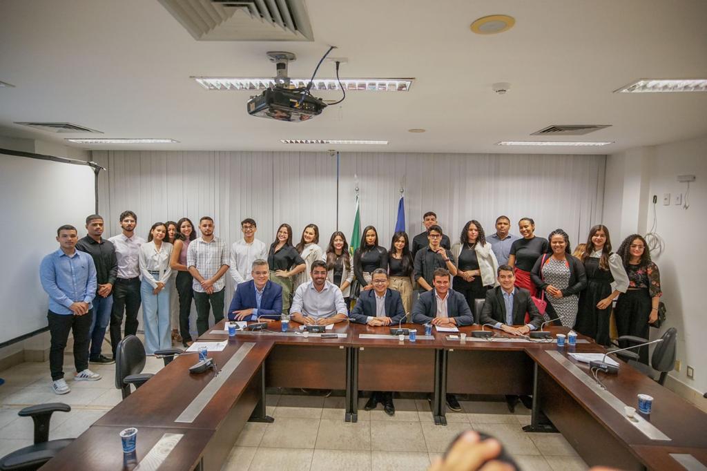 Presença de acadêmicos de Direito na reunião da CCJ 