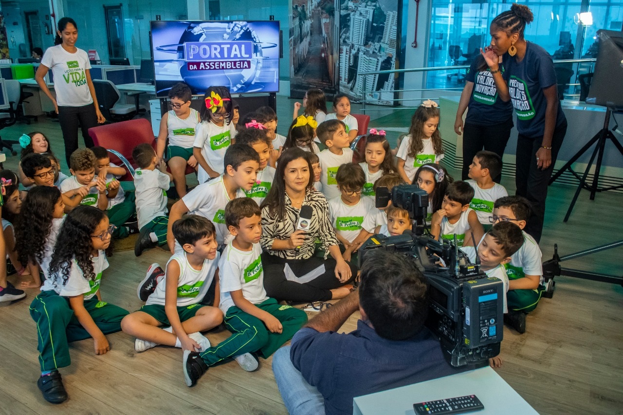 Os alunos conheceram a TV Assembleia e foram protagonistas de reportagem realizada pelo canal 