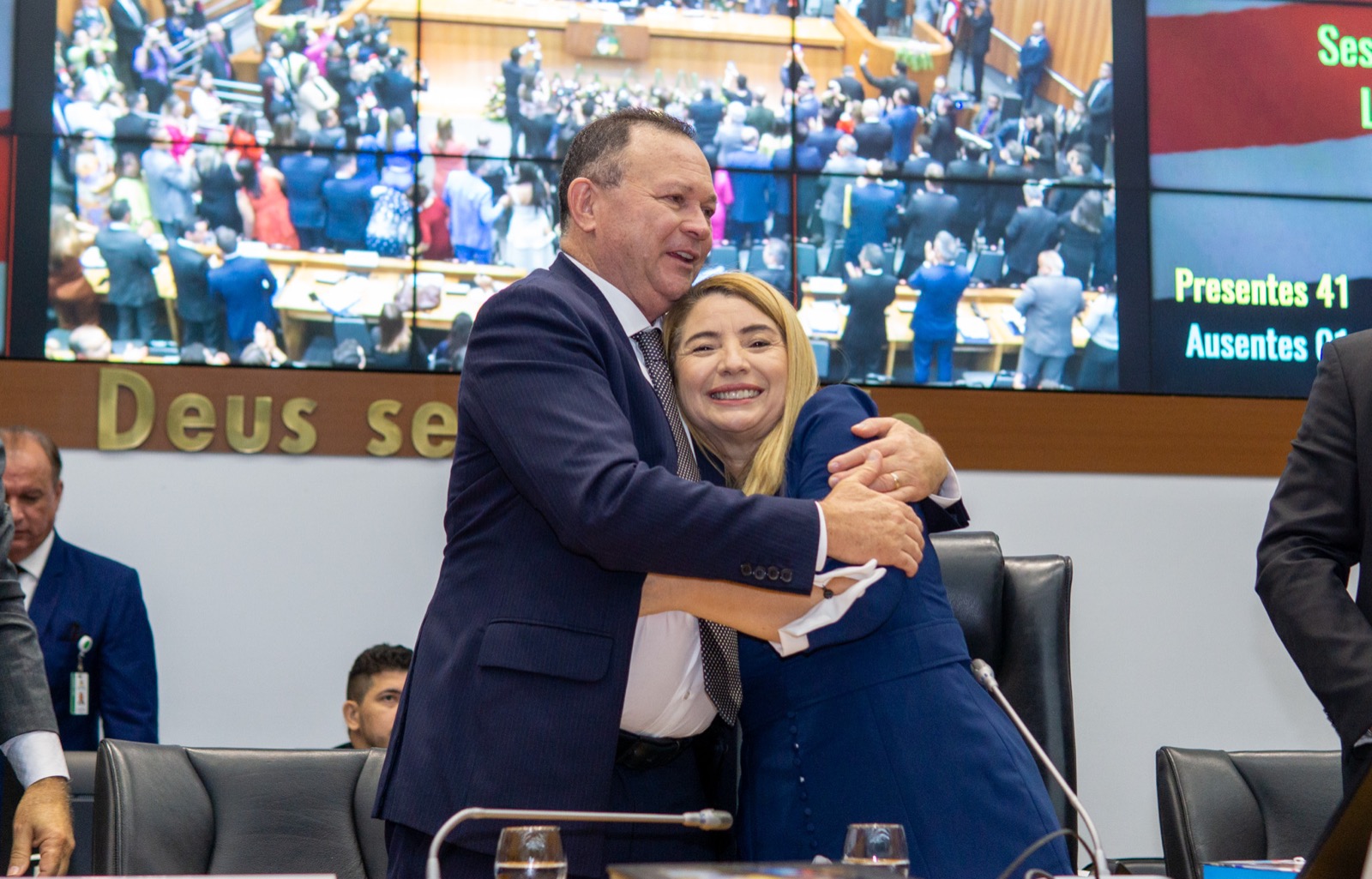 Governador do Maranhão, Carlos Brandão, com a deputada Iracema Vale após a solenidade
