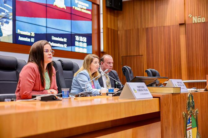 Iracema Vale reforça convite para evento que discutirá temática do suicídio nesta quarta-feira 